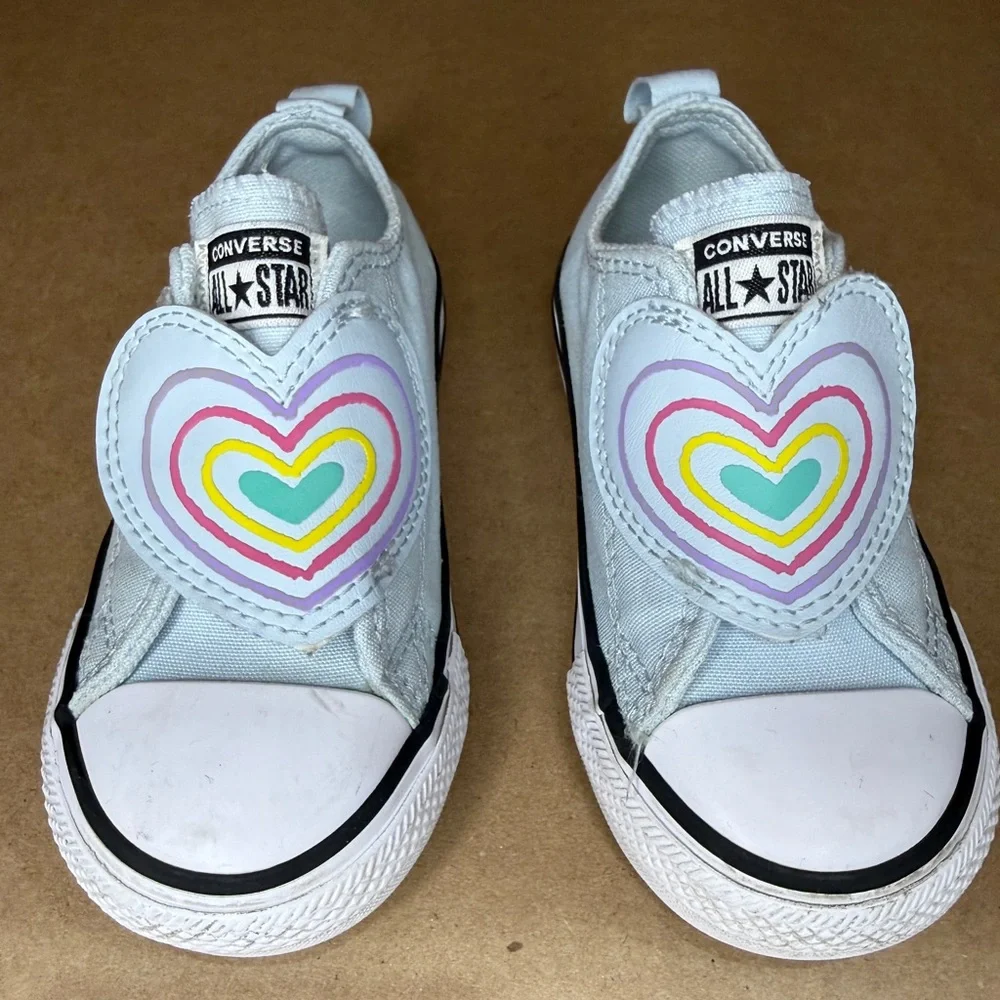 Converse Chuck Taylor All Star 2V Light Blue Rainbow Heart Infant Shoes size 6